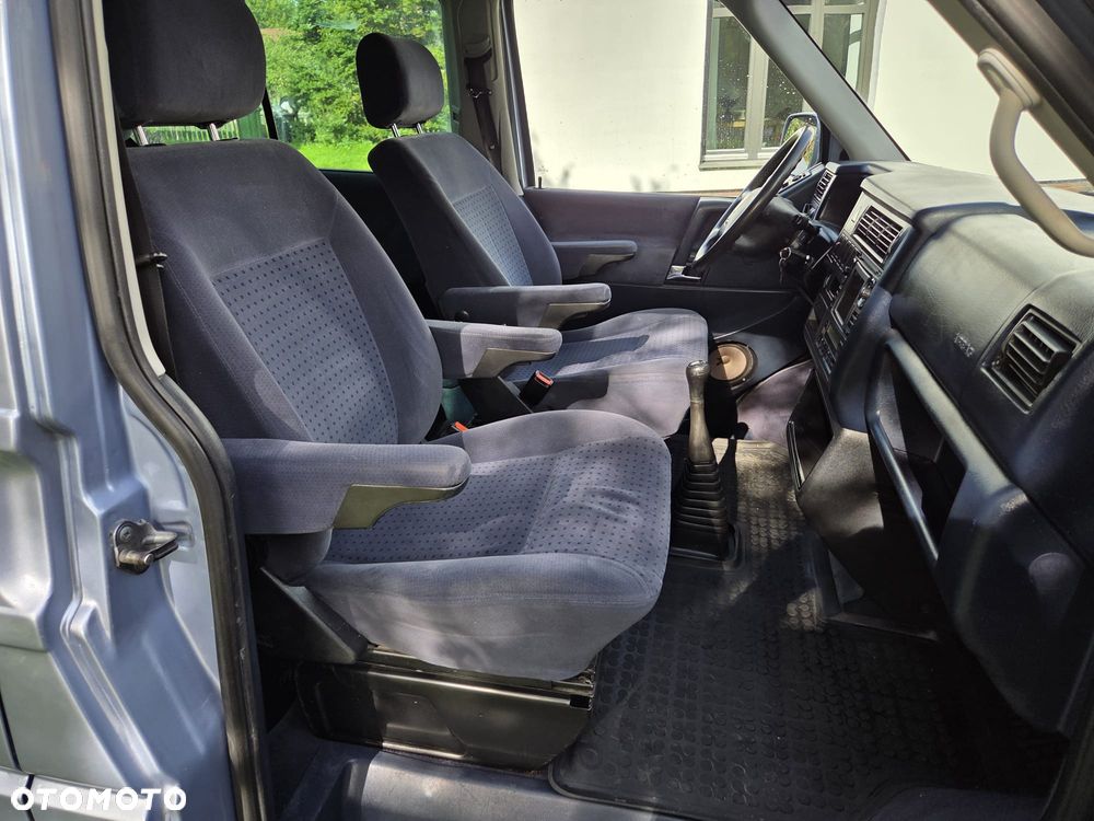 Volkswagen Caravelle - 27