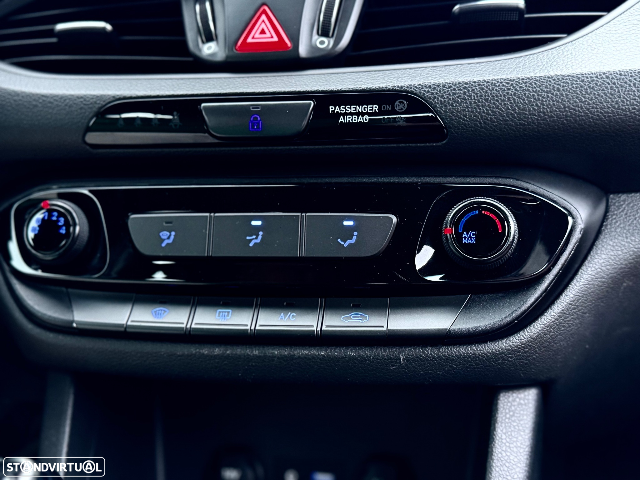 Hyundai i30 1.6 CRDI Blue Comfort+Navi - 23