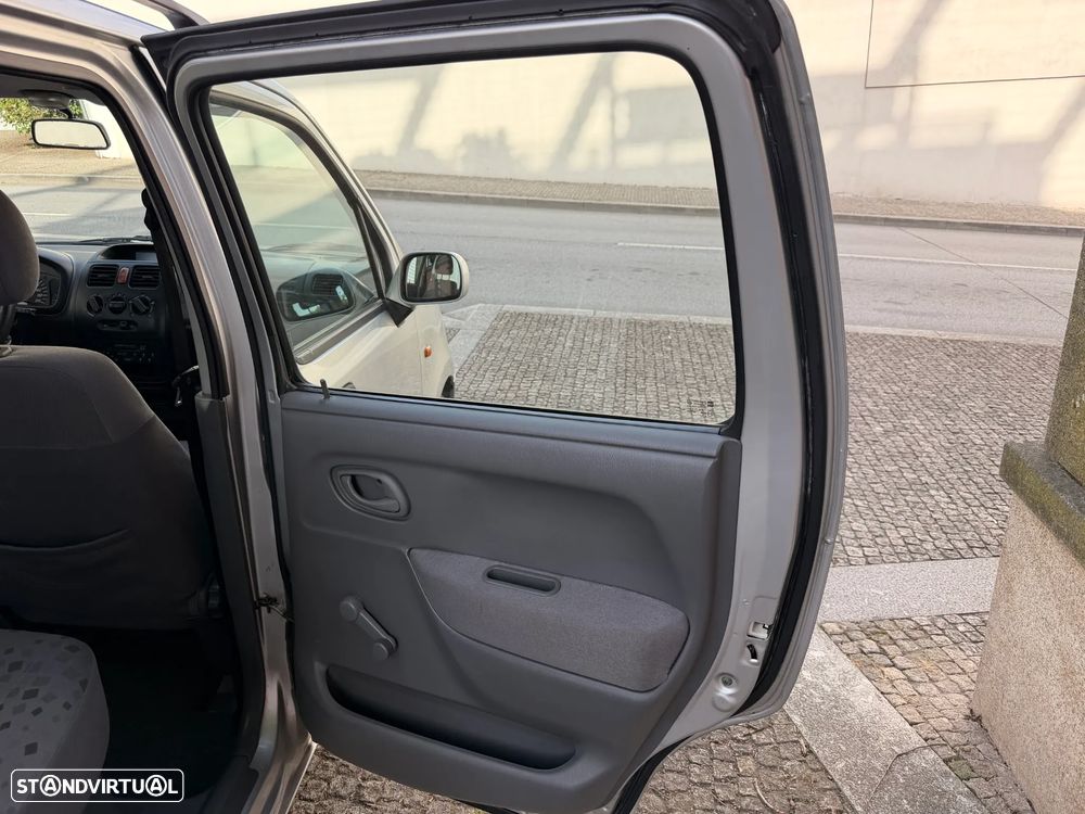 Opel Agila 1.0 12V Comfort - 19