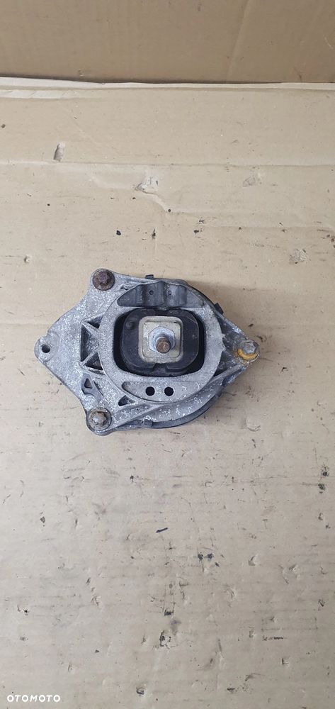Łapa poduszka silnika prawa BMW 3 F30 F31 1.5 6859408 - 2
