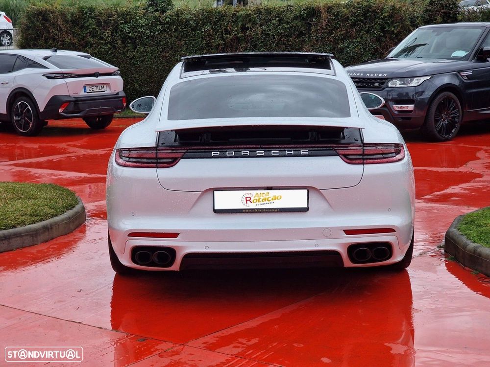 Porsche Panamera 4 E-Hybrid - 4