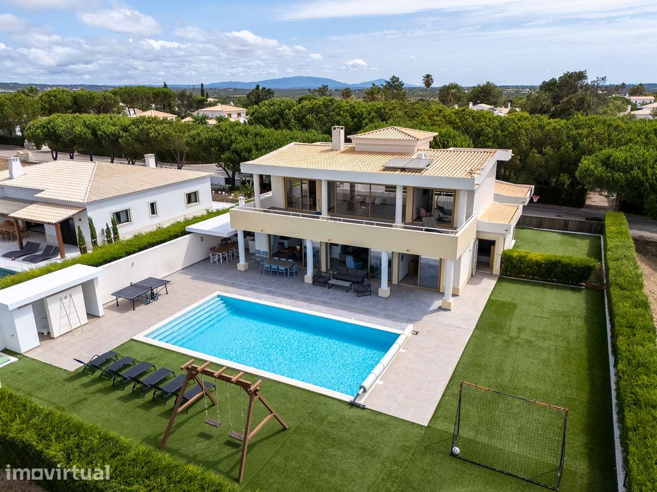 LUXUOSA MORADIA T4 NO PRESTIGIADO RESORT ALMAVERDE, LAGOS