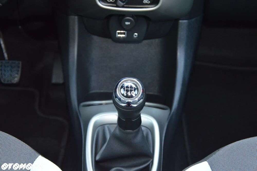 Toyota Aygo x-play touch - 23
