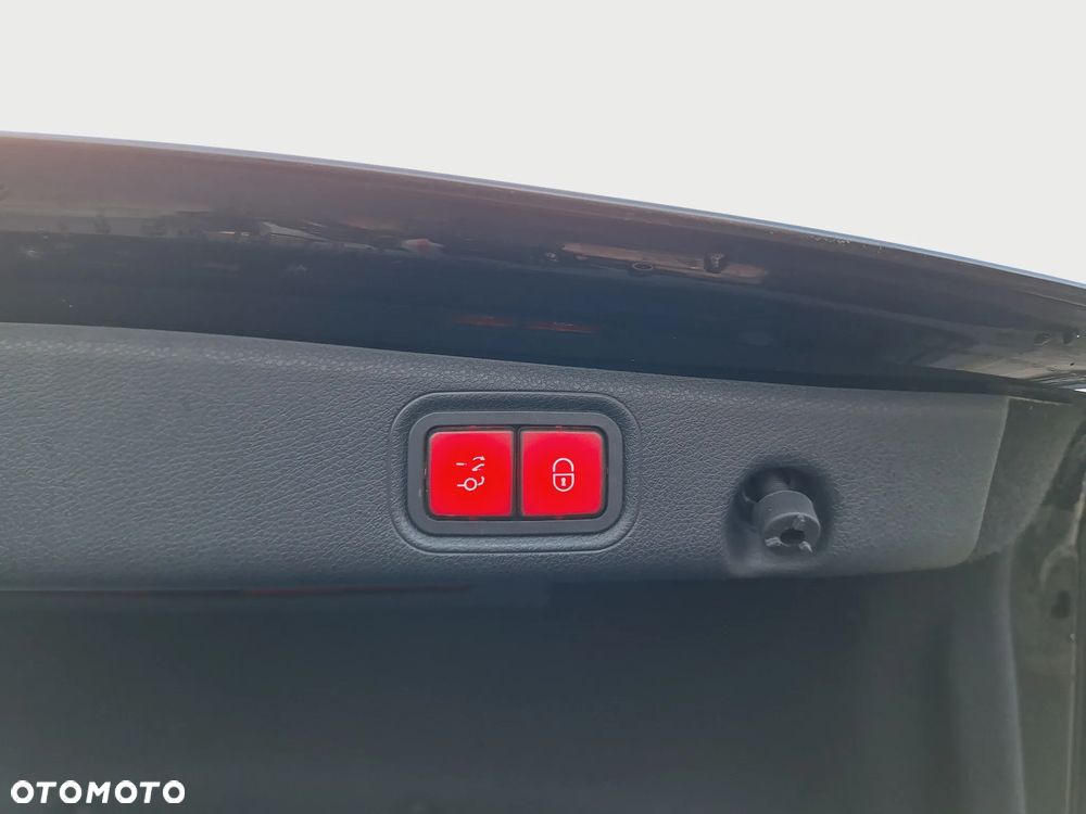 Mercedes-Benz Klasa E 220 d 9G-TRONIC - 17