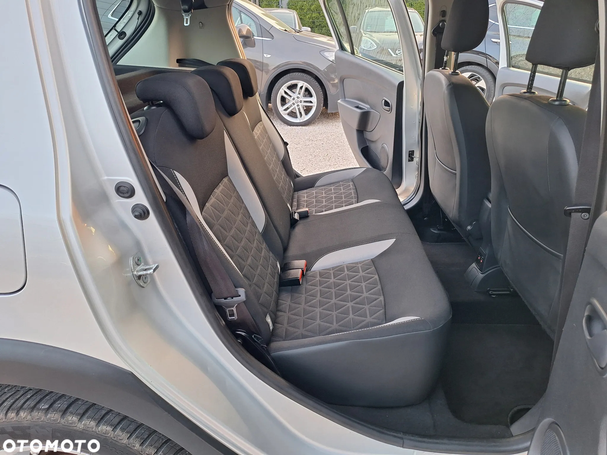 Dacia Sandero Stepway TCe 90 Ambiance - 28