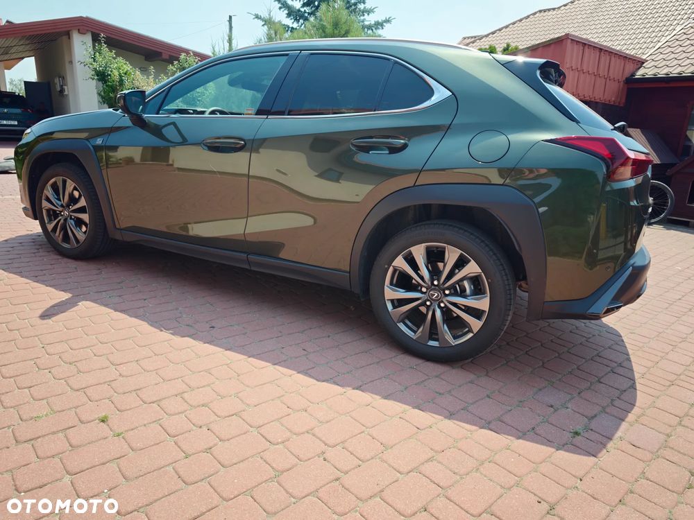 Lexus UX - 10