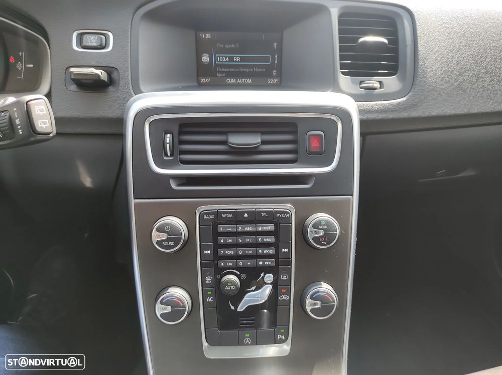 Volvo V60 1.6 D2 Drive Momentum Start/Stop - 24