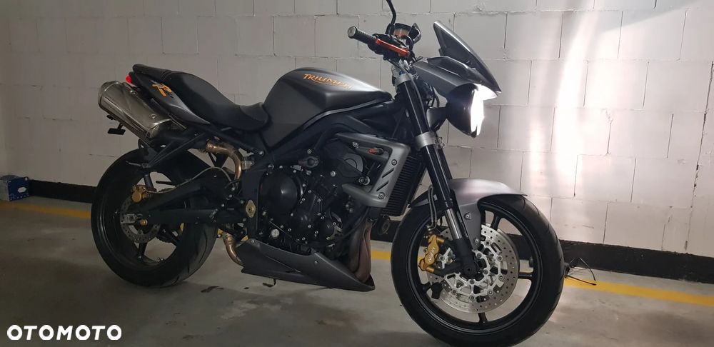 Triumph Street Triple - 4