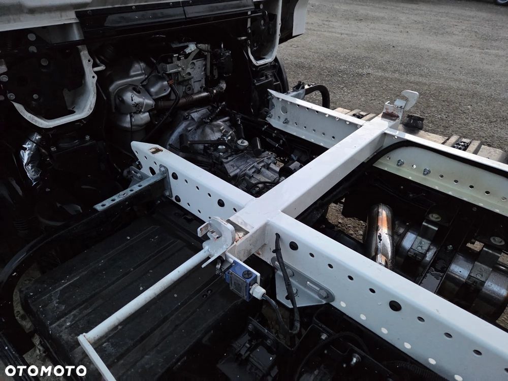 Renault Maxity Cabstar - 12