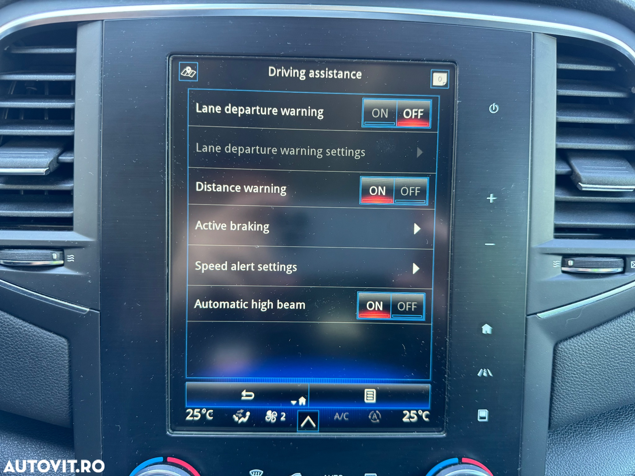 Renault Megane BLUE dCi 115 EDC BOSE EDITION - 26