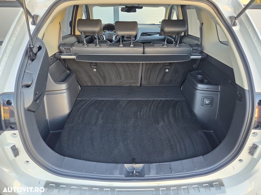 Mitsubishi Outlander - 23