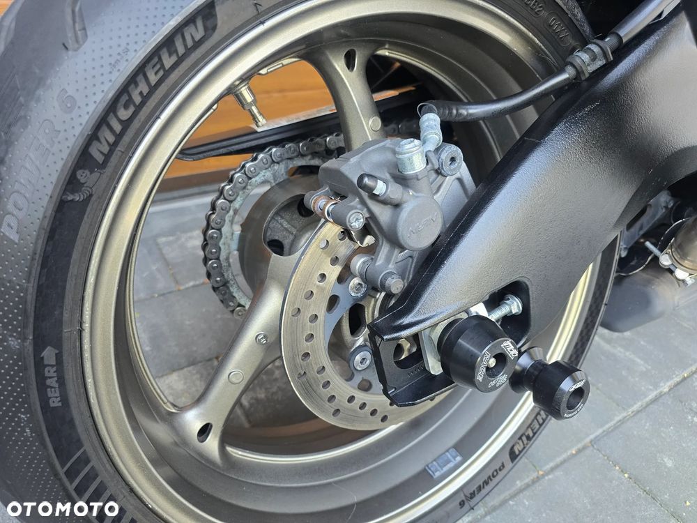 Suzuki GSX-R - 11