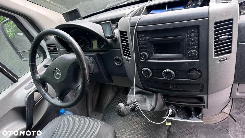 Mercedes-Benz Sprinter - 12