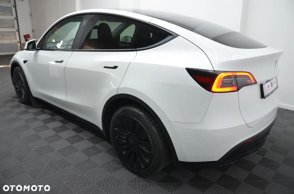 Tesla Model Y Long Range Dual Motor AWD - 6