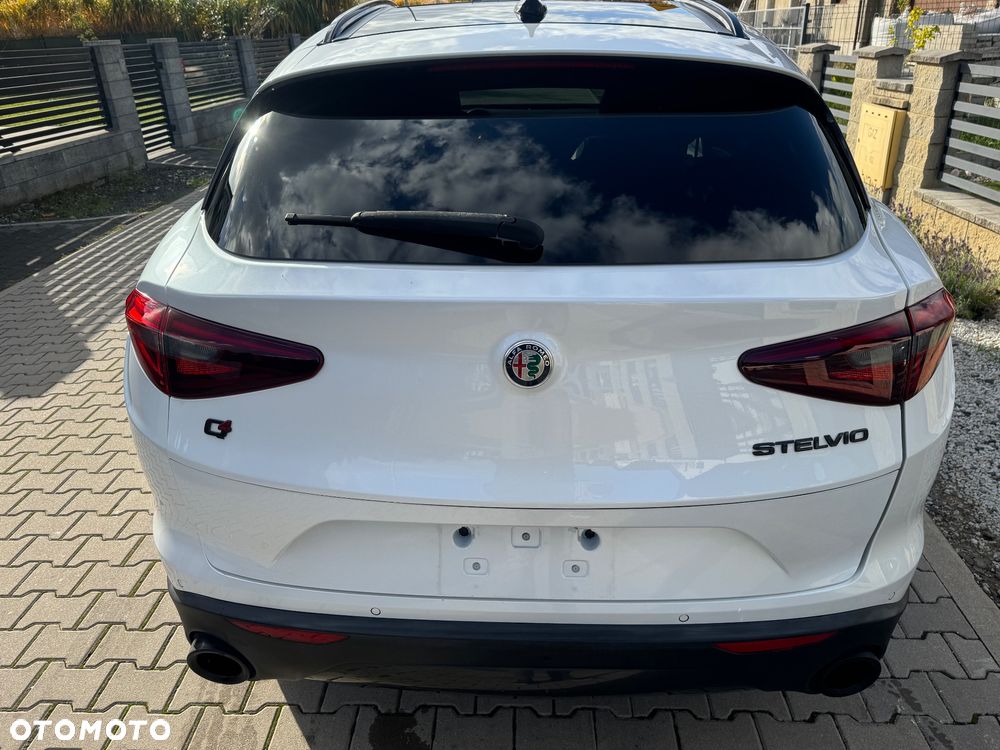 Alfa Romeo Stelvio - 7