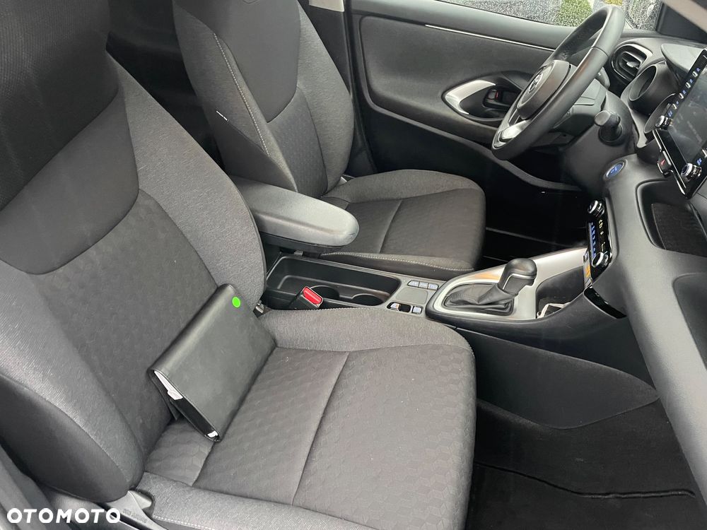 Toyota Yaris ver-hybrid-1-5-executive - 9