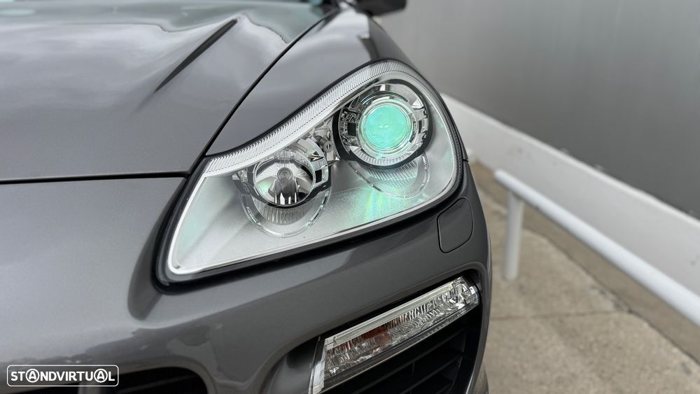 Porsche Cayenne Turbo - 10