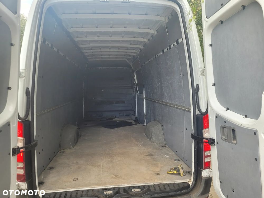 Mercedes-Benz Sprinter - 15