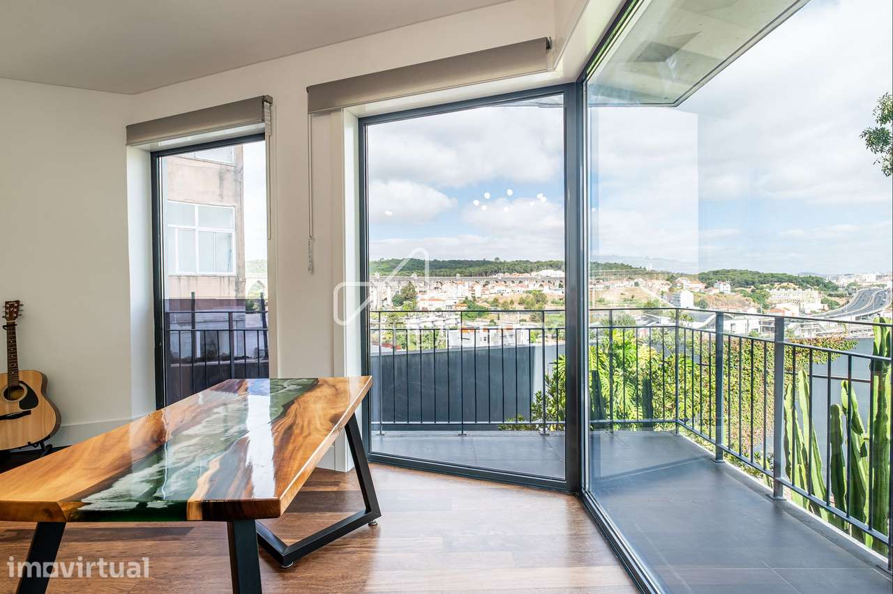 Apartamento T2 moderno em Campolide com terraço e estacionamento - Grande imagem: 2/26