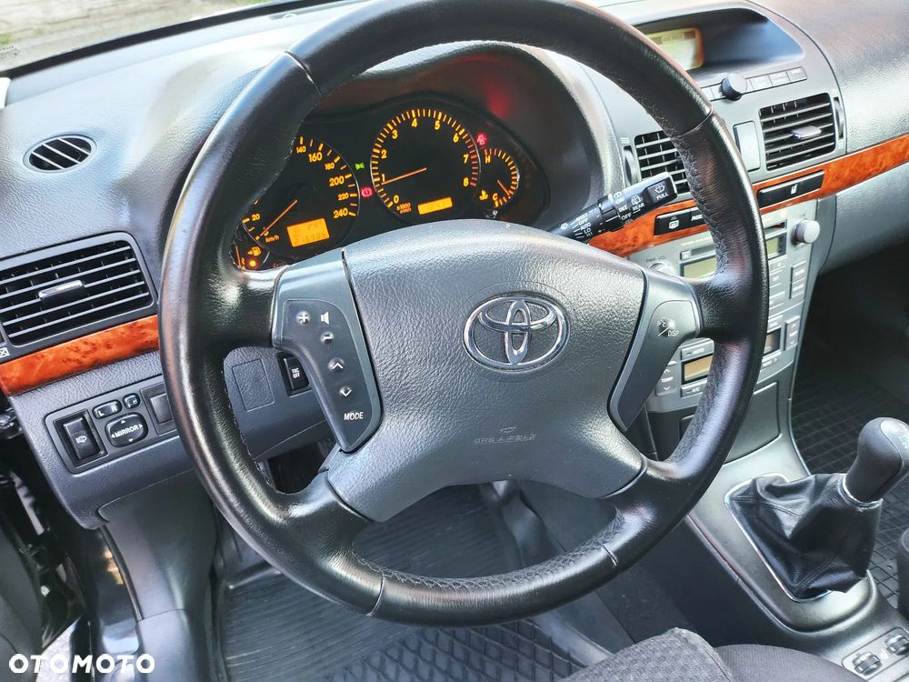 Toyota Avensis - 12