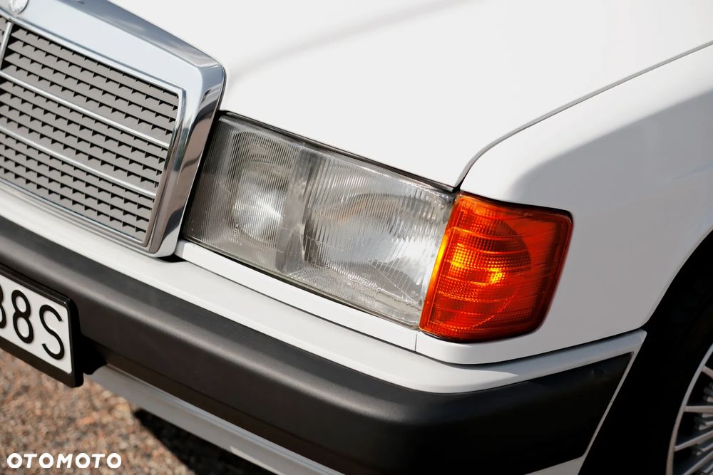 Mercedes-Benz W201 (190) - 12