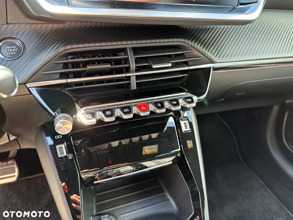 Peugeot 208 - 19