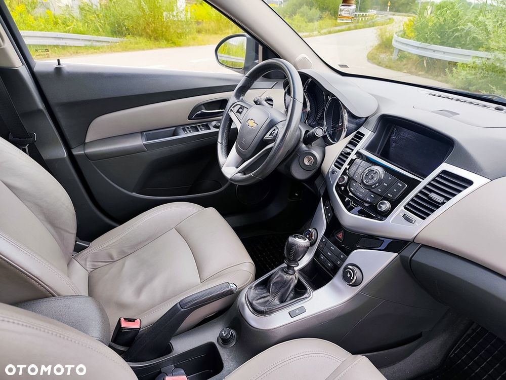 Chevrolet Cruze 1.8 LT+ - 11