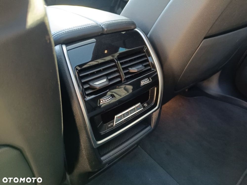 BMW X7 - 32