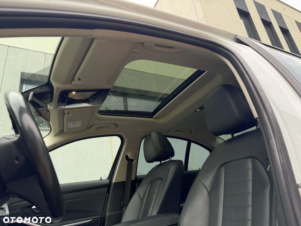 BMW Seria 3 320i Edition Luxury Line Purity - 9