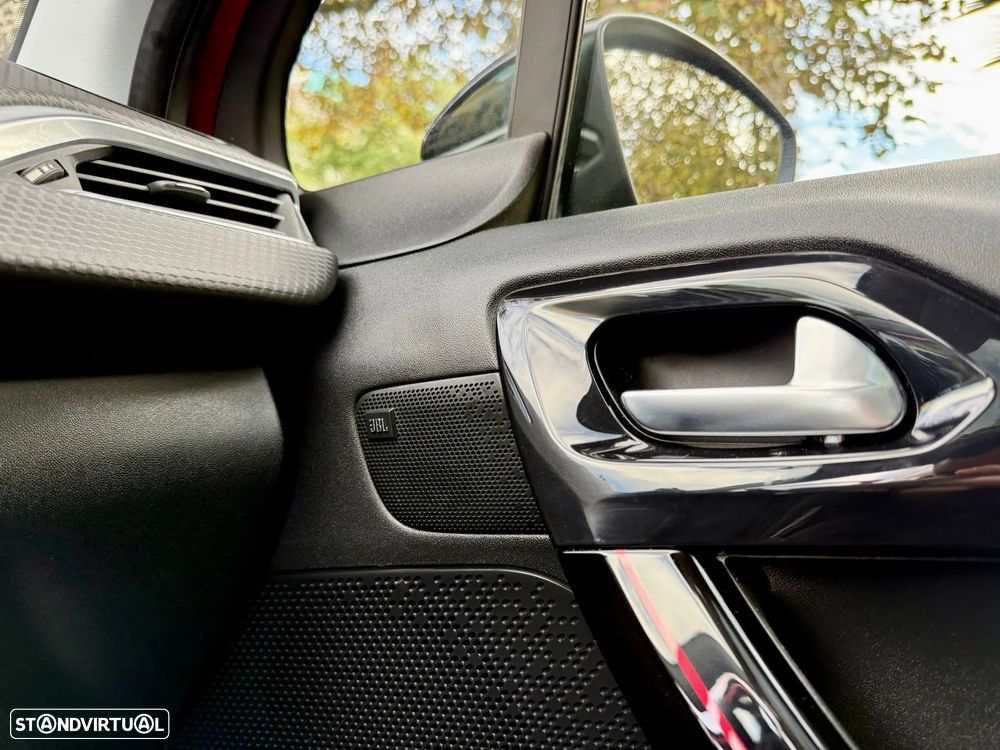 Peugeot 2008 1.2 PureTech GT Line - 8