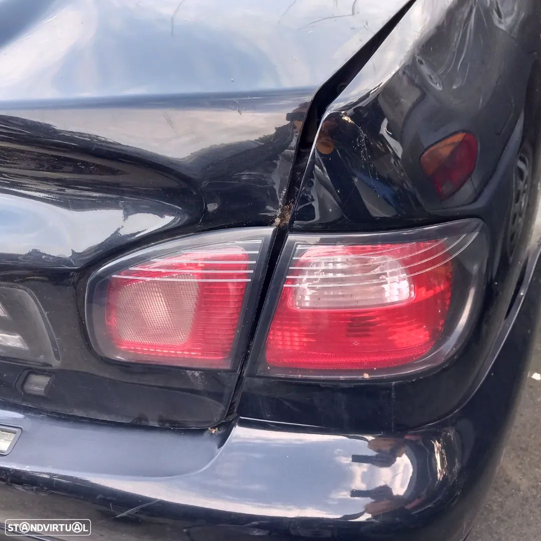 Conjunto farois traseiros farolins nissan primera p11 - 1