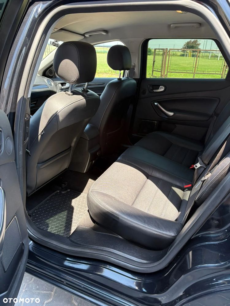 Ford Mondeo 2.0 TDCi Ambiente - 32