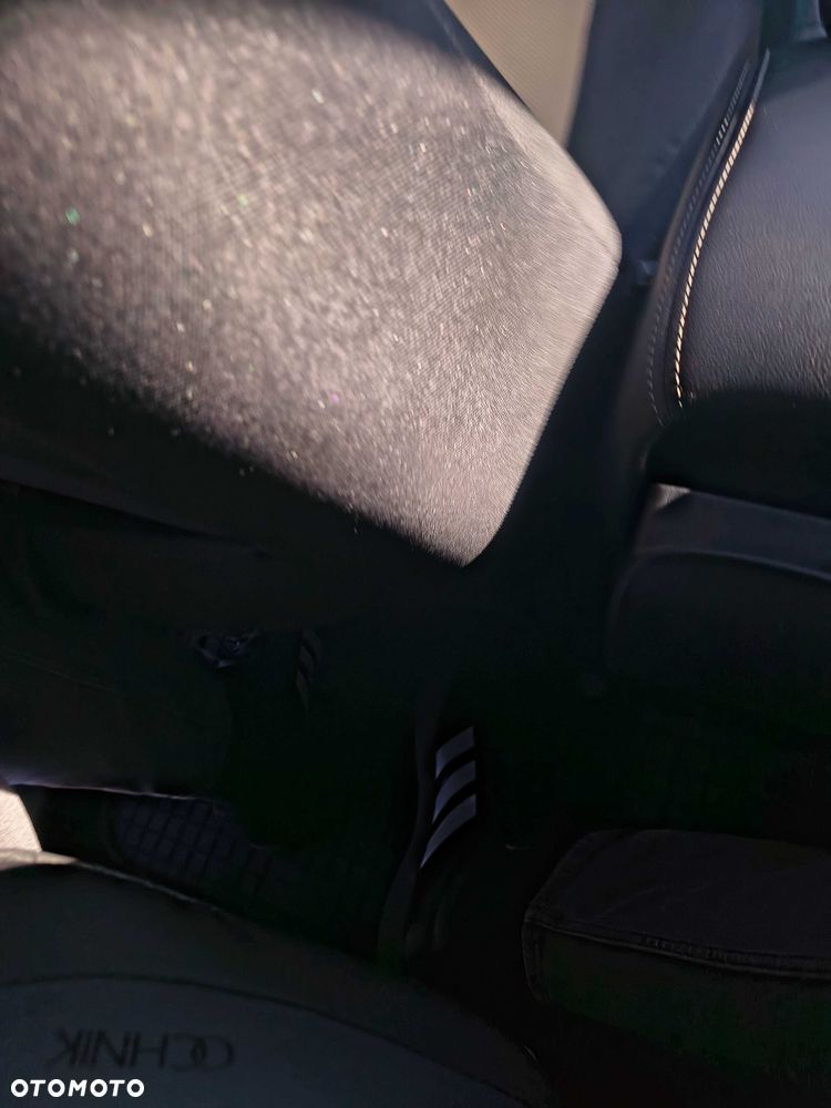 Peugeot 4007 - 10