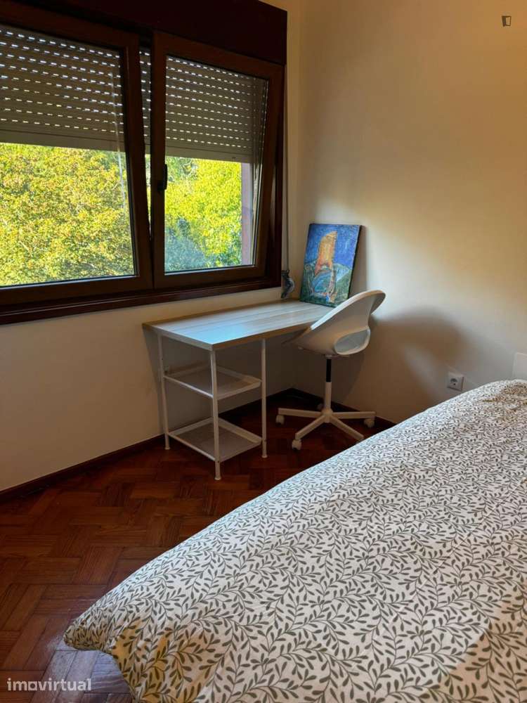 Quarto - localizado em Lordelo do Ouro Porto - Grande imagem: 2/18