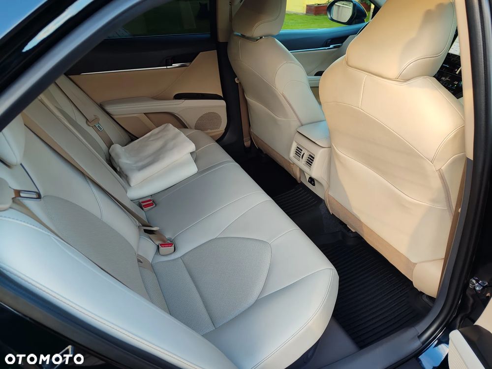 Toyota Camry 2.5 Hybrid Executive CVT - 12