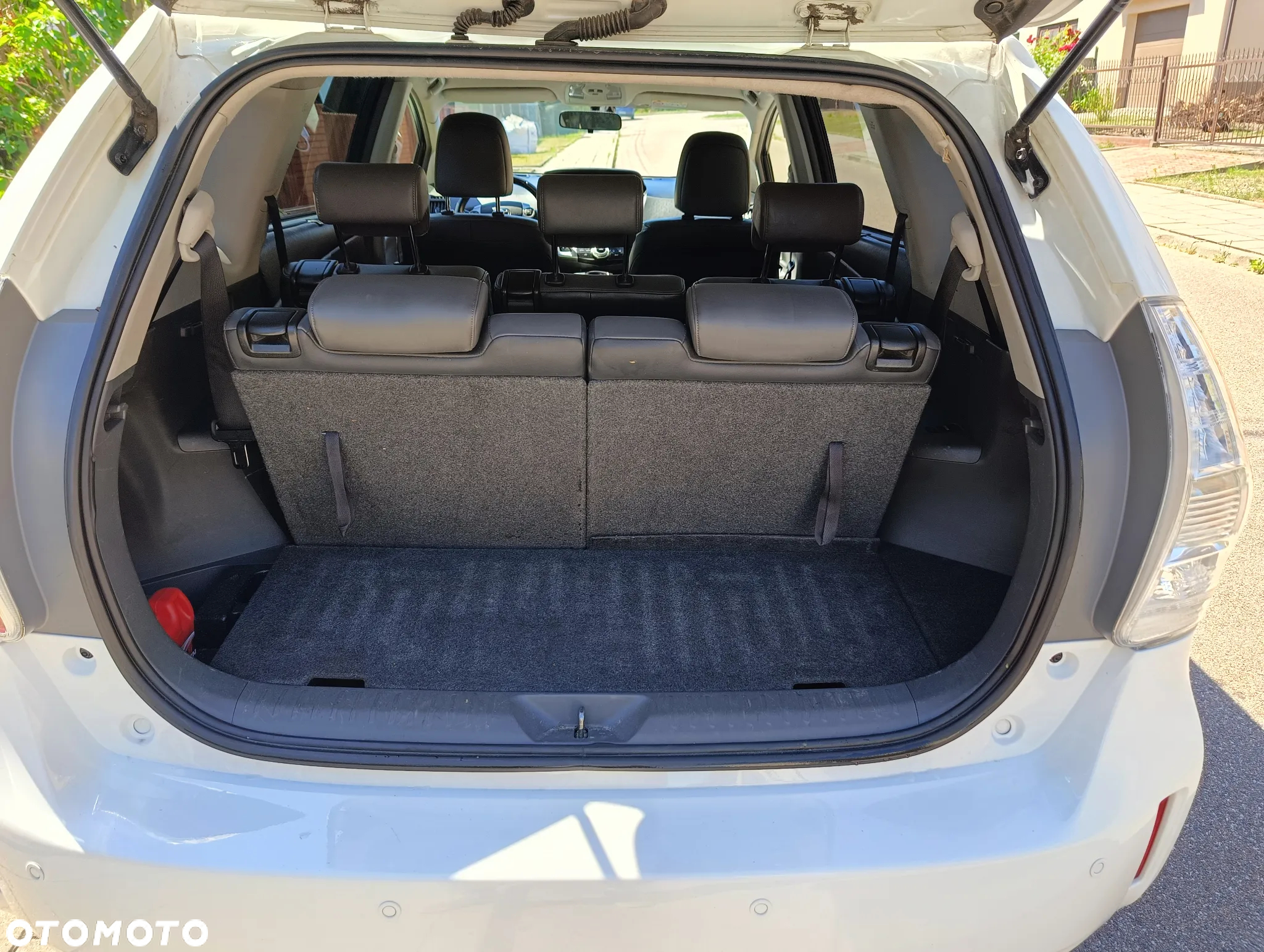 Toyota Prius+ (Hybrid) - 11