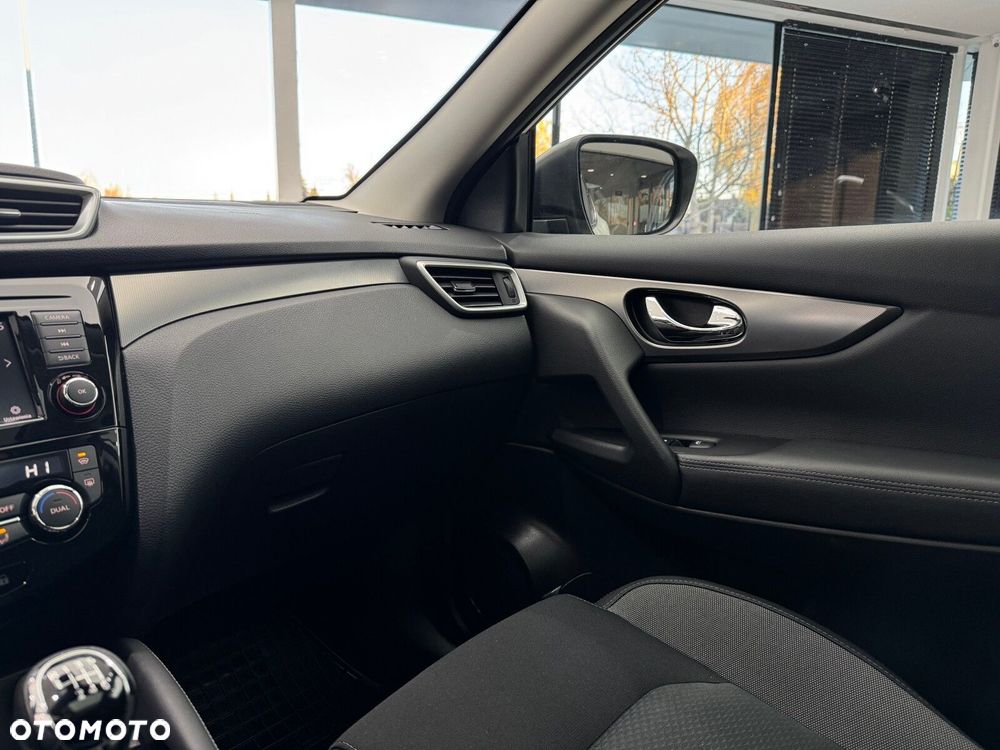 Nissan Qashqai 1.3 DIG-T N-Connecta - 28