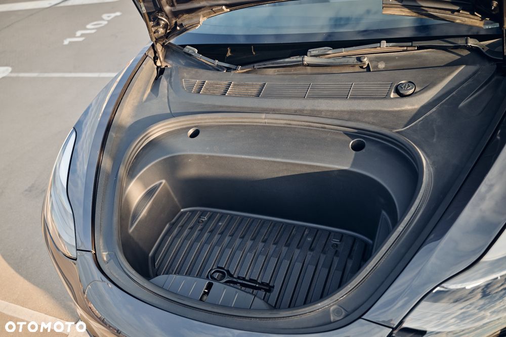 Tesla Model 3 - 9