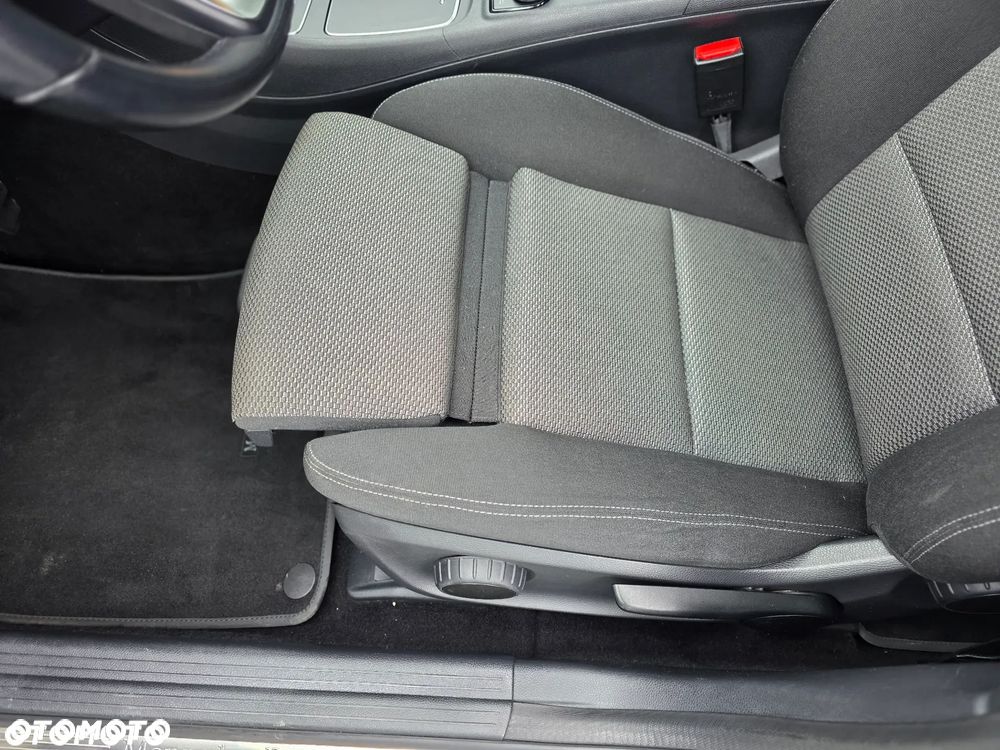 Mercedes-Benz GLA 180 7G-DCT Style - 25