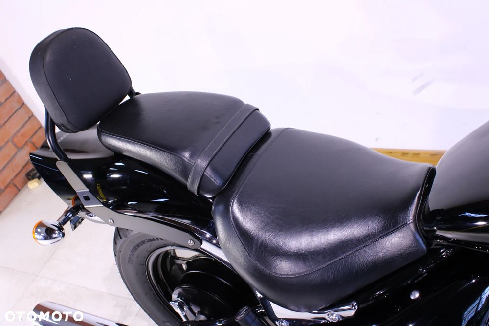 Suzuki Intruder - 16