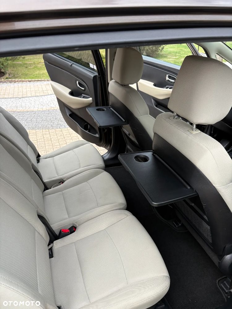 Kia Carens 1.6 GDI L - 11