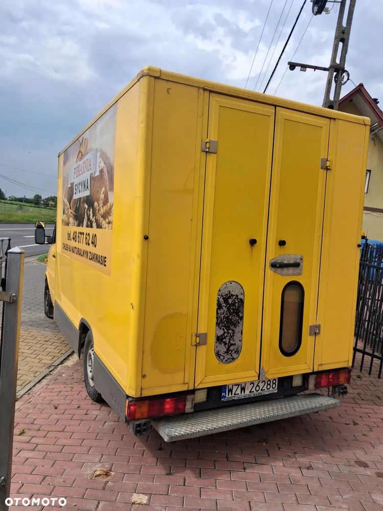 Mercedes-Benz 308 - 11