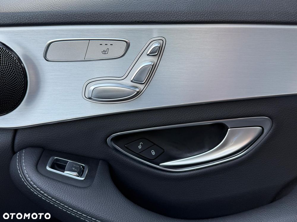 Mercedes-Benz Klasa C 300 7G-TRONIC AMG Line - 36