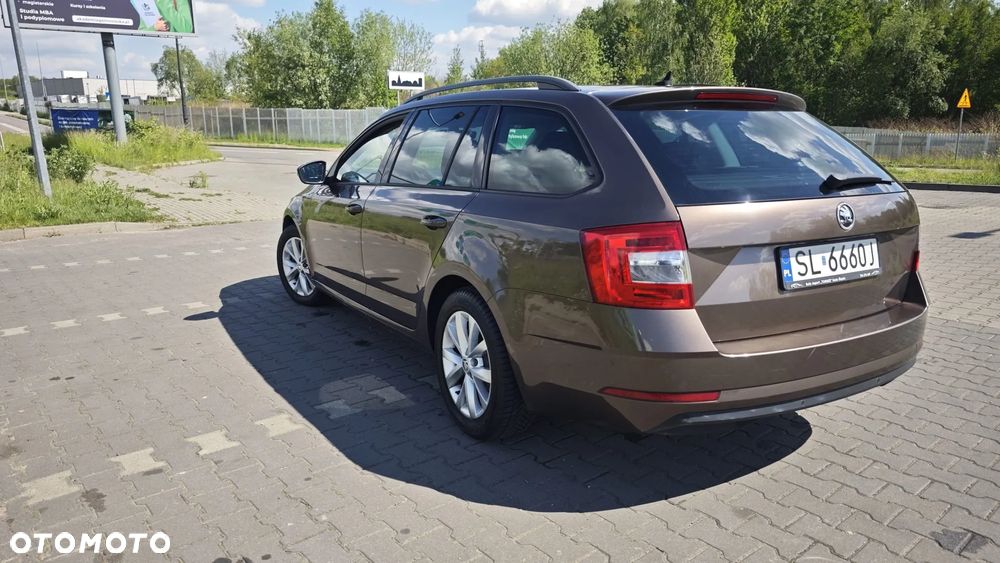 Skoda Octavia 1.6 TDI Ambition DSG - 11
