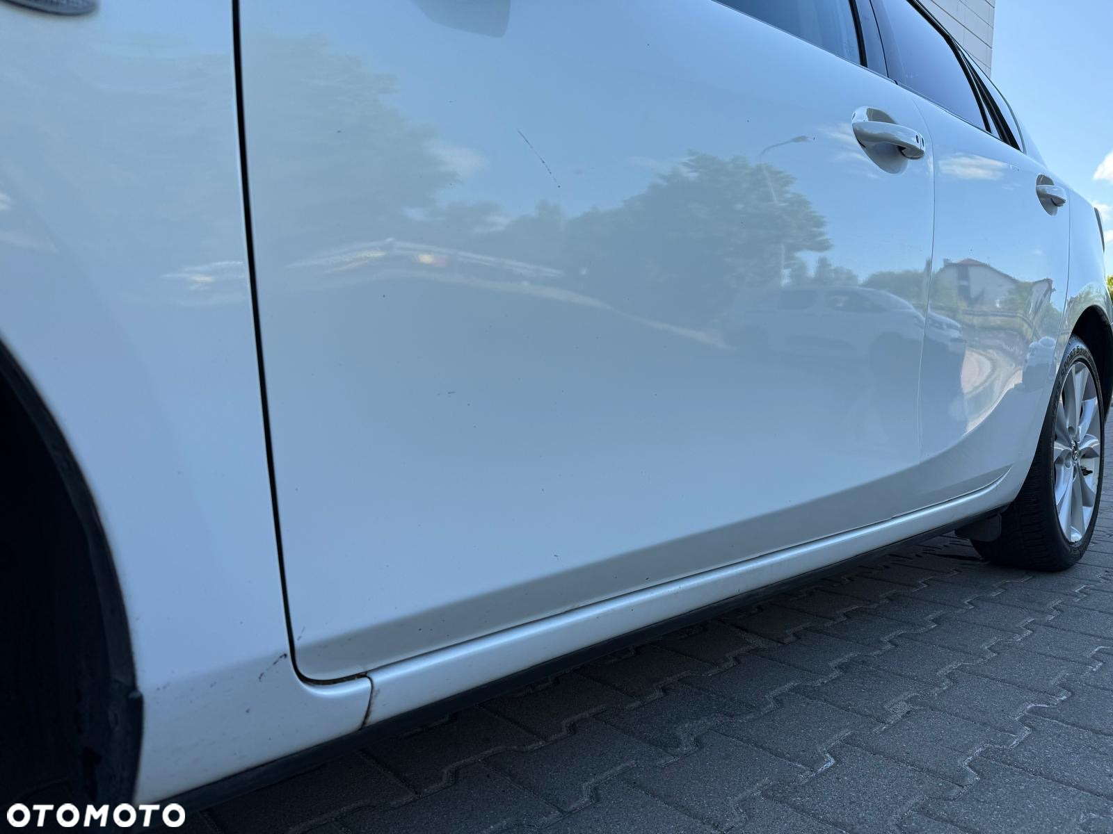 Mazda 3 2.0 Exclusive + - 12