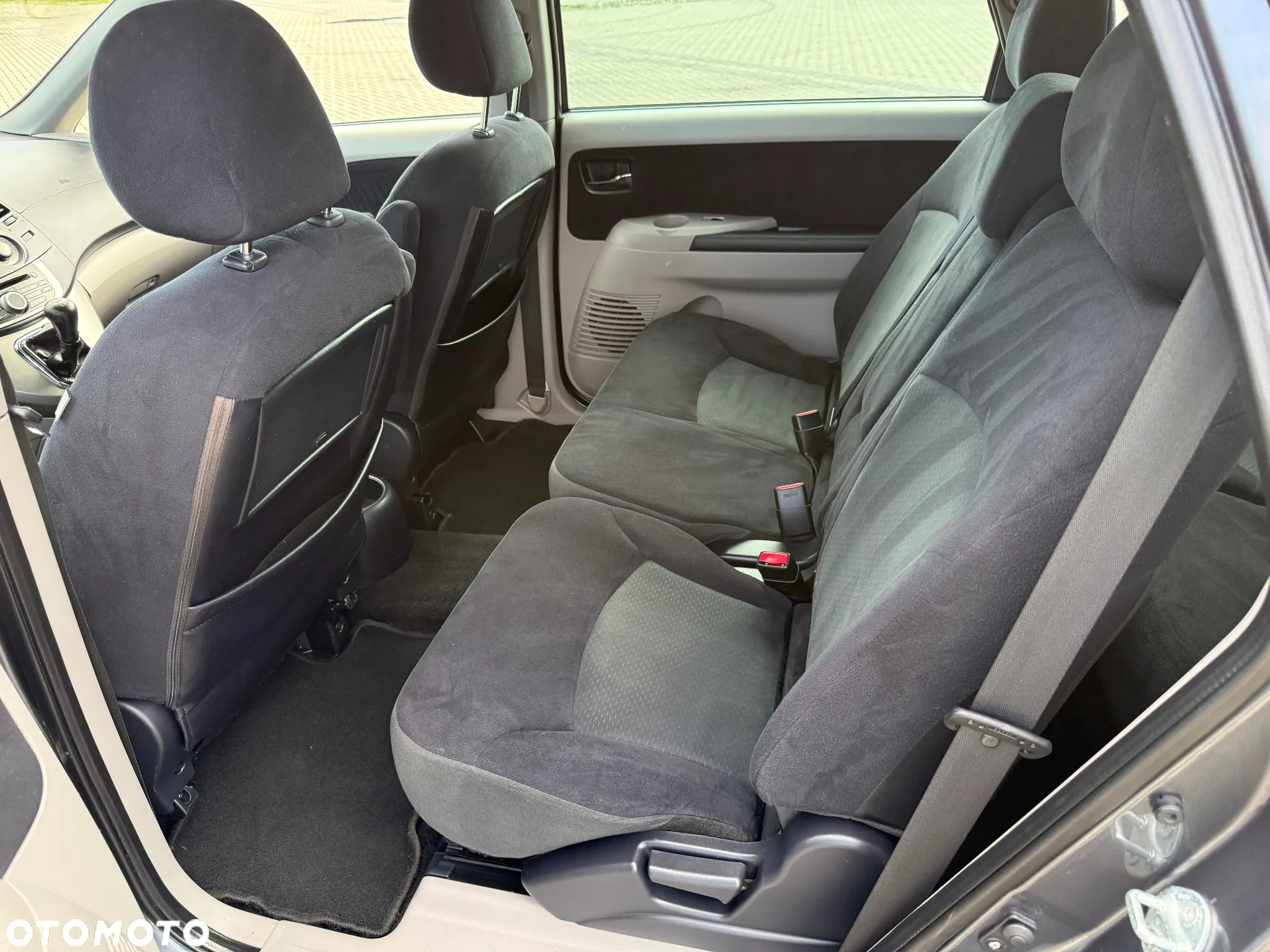 Mitsubishi Grandis - 28