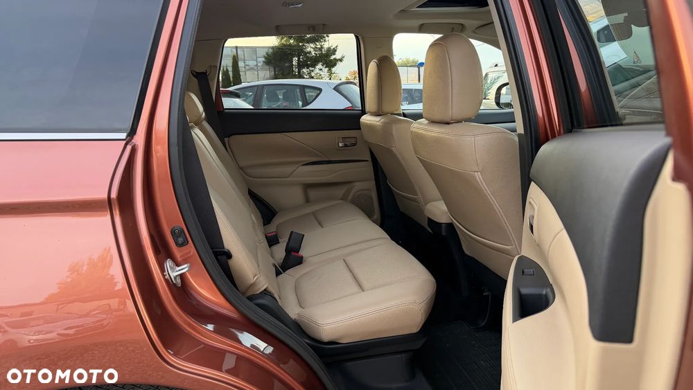 Mitsubishi Outlander 2.2 DI-D 4WD Instyle - 32
