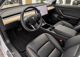 Tesla Model 3 - 7