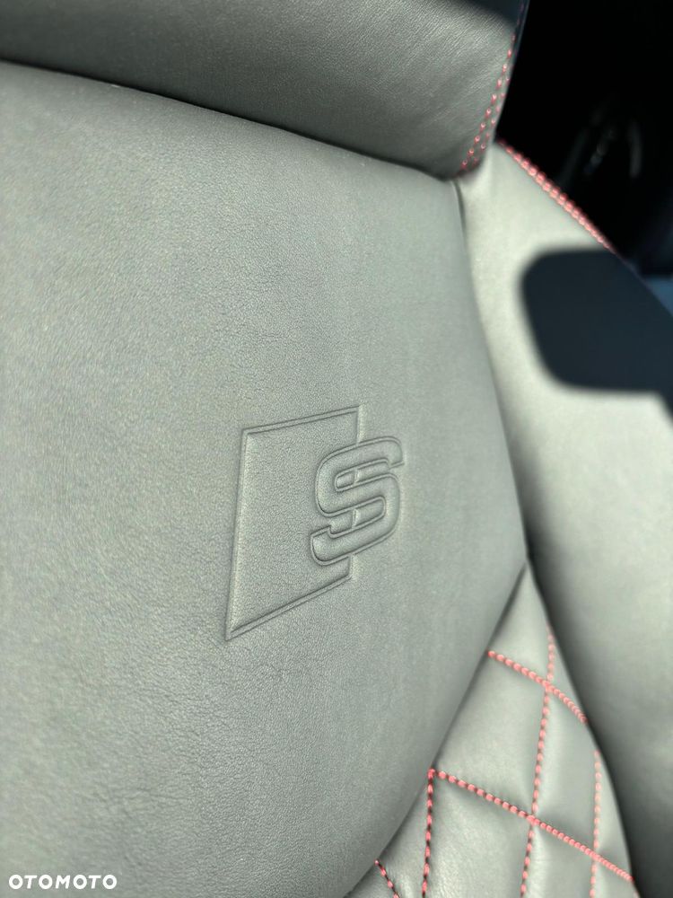 Audi TT S Coupé - 17