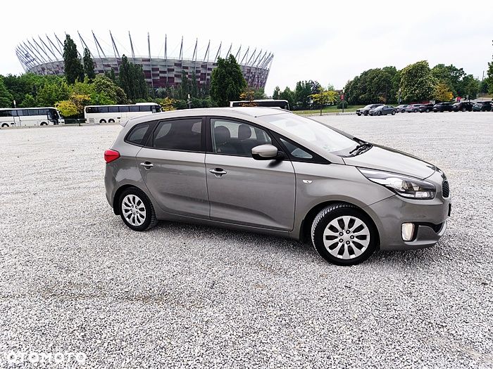 Kia Carens - 16